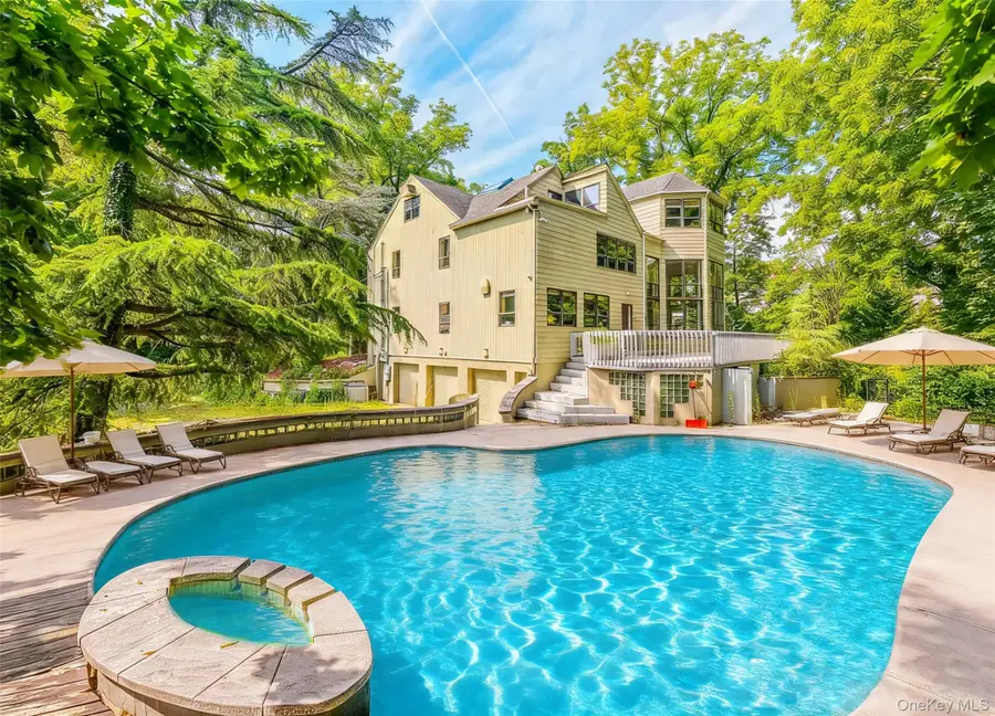 6 The Maples, Roslyn Estates, NY 11576 - #2