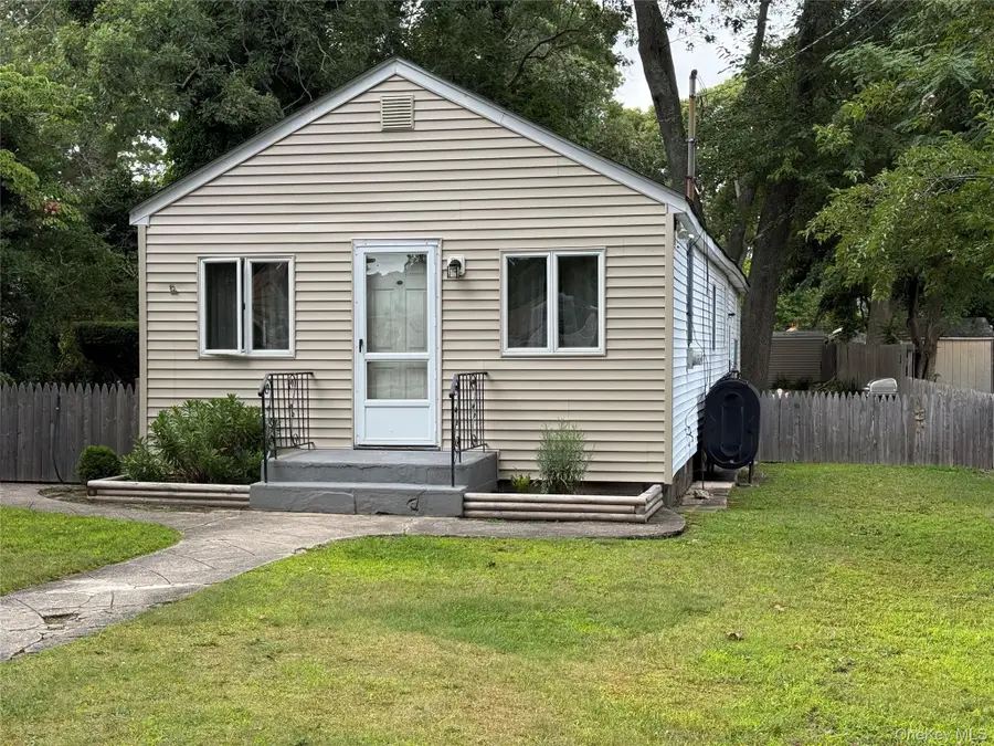 29 Maplewood Avenue, Selden, NY 11784 - #2