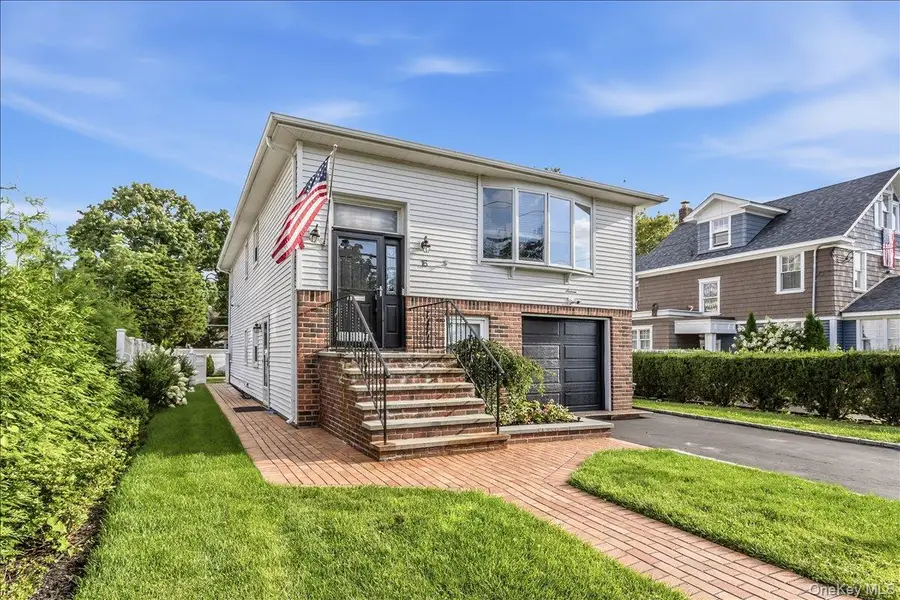 16 Netz Place, Albertson, NY 11507 - #3