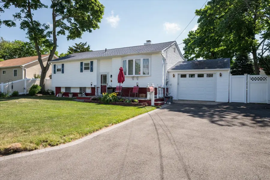 2707 Gull Avenue, Medford, NY 11763 - #2