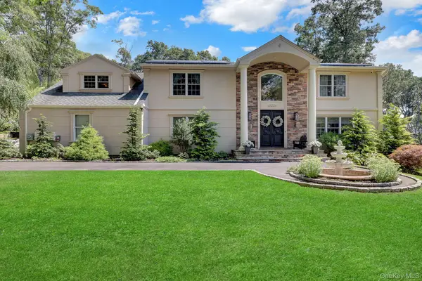 4 Jason Court, Dix Hills, NY 11746
