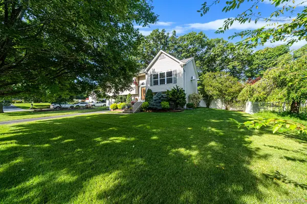 20 Nicole Lane, Coram, NY 11727