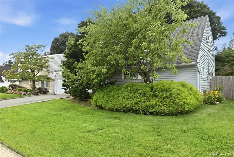 64 Bridle Lane, Hicksville, NY 11801 - #3