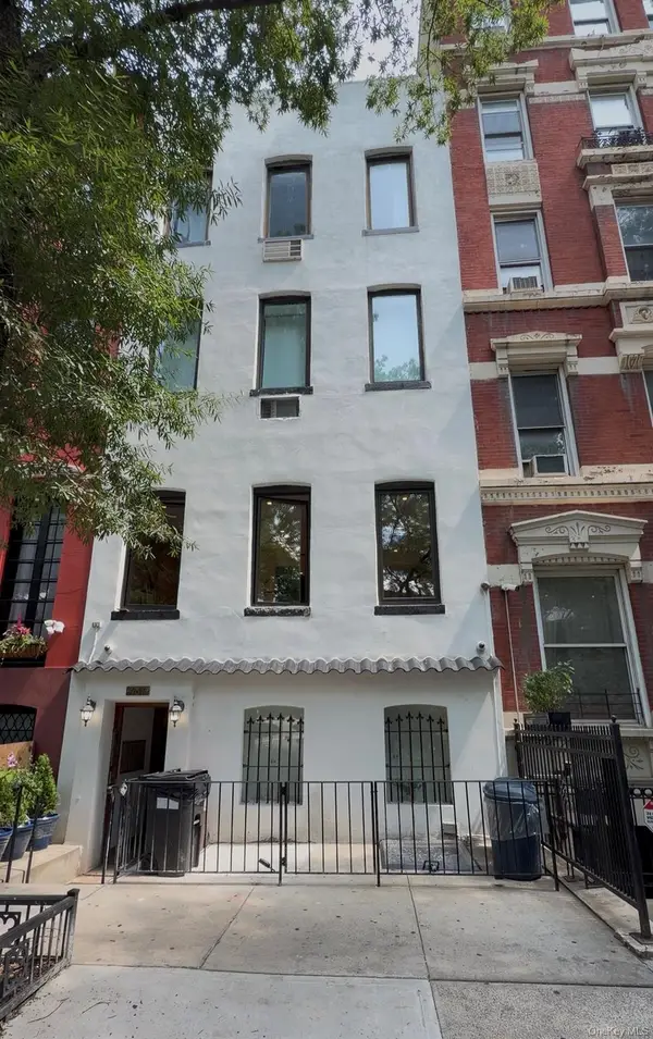 437 W 43rd Street #1, New York (Manhattan), NY 10036