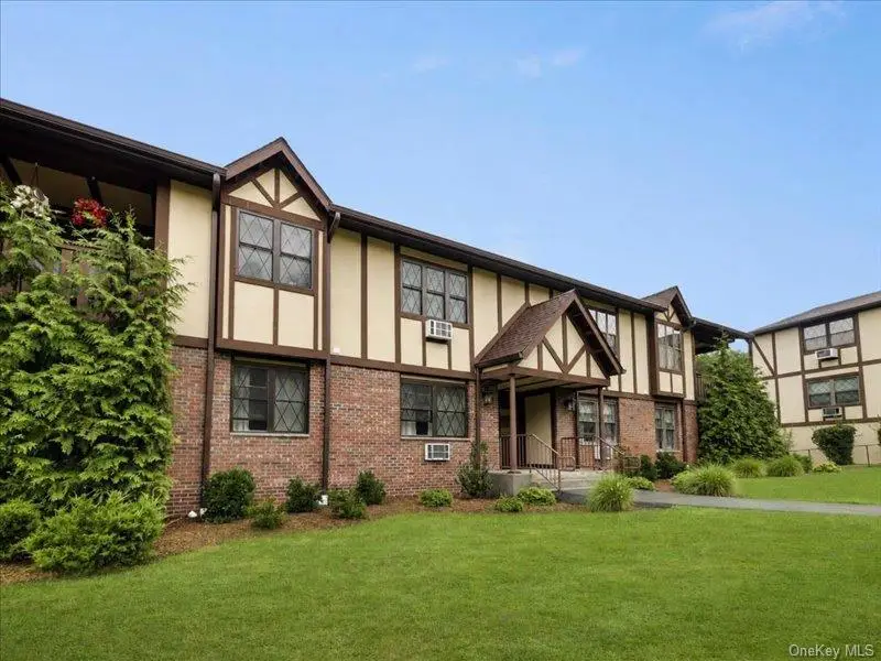 494 Sierra Vista Lane, Valley Cottage, NY 10989 - #2