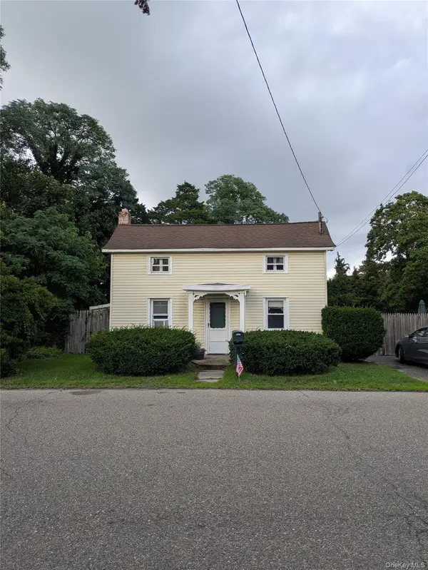 1315 Coates Avenue, Holbrook, NY 11741