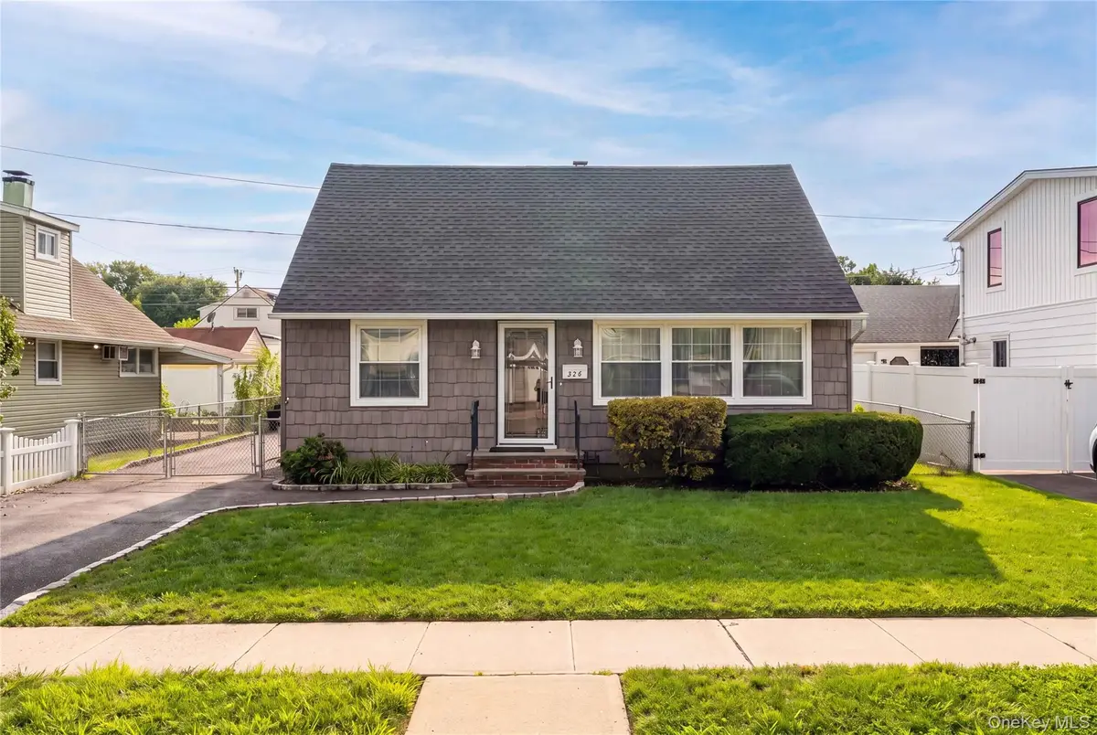 124 Wilfred Boulevard, Hicksville, NY 11801 - #1