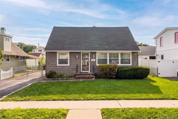 124 Wilfred Boulevard, Hicksville, NY 11801
