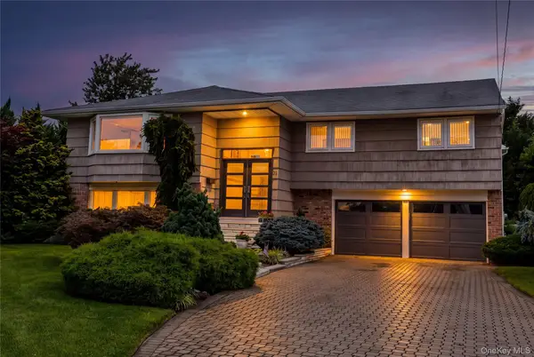 31 Lake Court, Massapequa, NY 11758