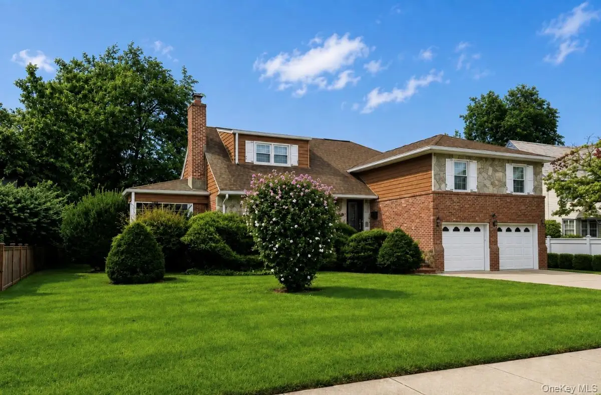 288 Brower Avenue, Rockville Centre, NY 11570 - #1