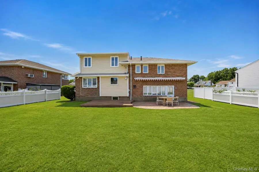 4 Balsam Drive, Hicksville, NY 11801 - #3