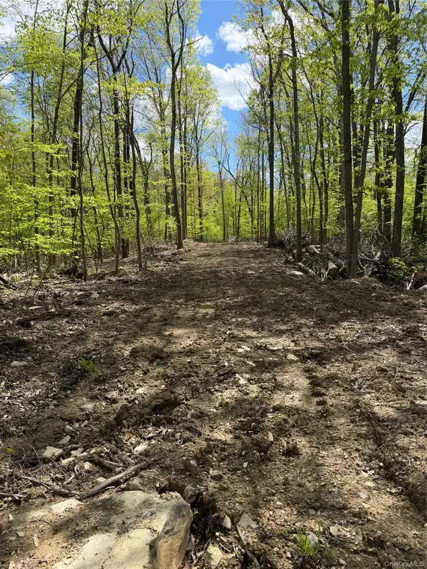 748 State Route 44 55, Highland, NY 12528