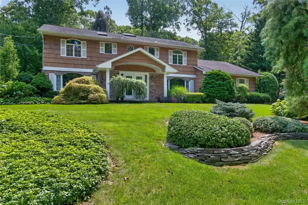 36 Arbor Lane, Dix Hills, NY 11746