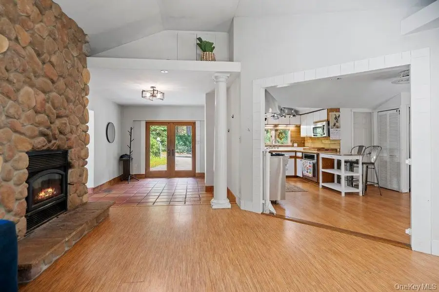 64 Sally Lane, Ridge, NY 11961 - #3