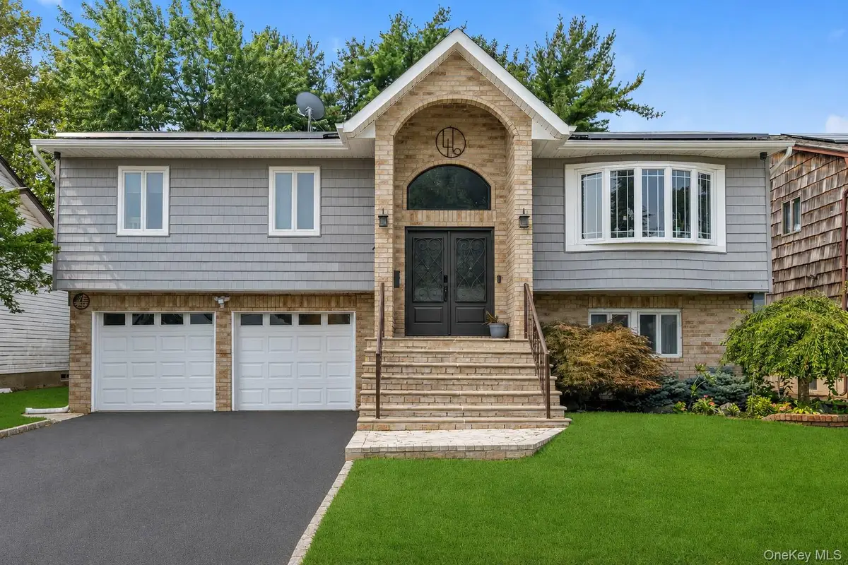 46 Valley Lane E, Valley Stream, NY 11581 - #1