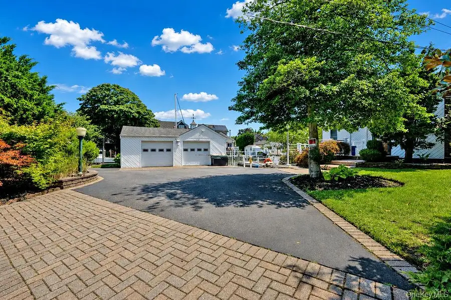 8 Stuart Avenue, Amityville, NY 11701 - #3