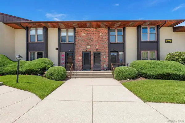 8 Sycamore Court #8, Selden, NY 11784
