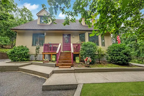 21 Sams Path, Rocky Point, NY 11778