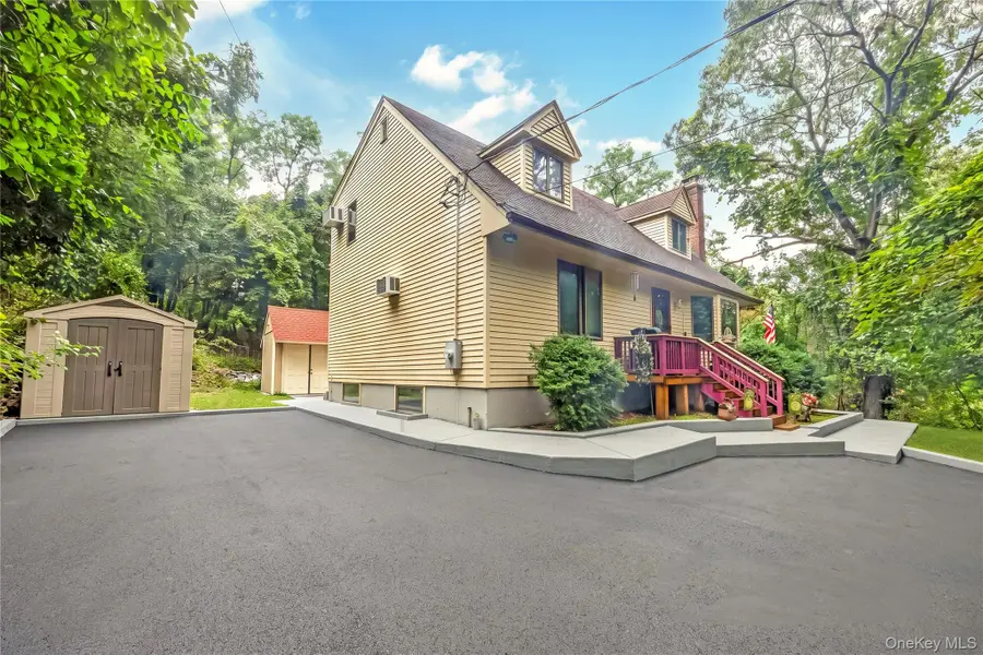 21 Sams Path, Rocky Point, NY 11778 - #2