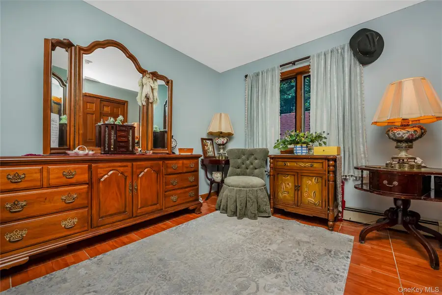 21 Sams Path, Rocky Point, NY 11778 - #3