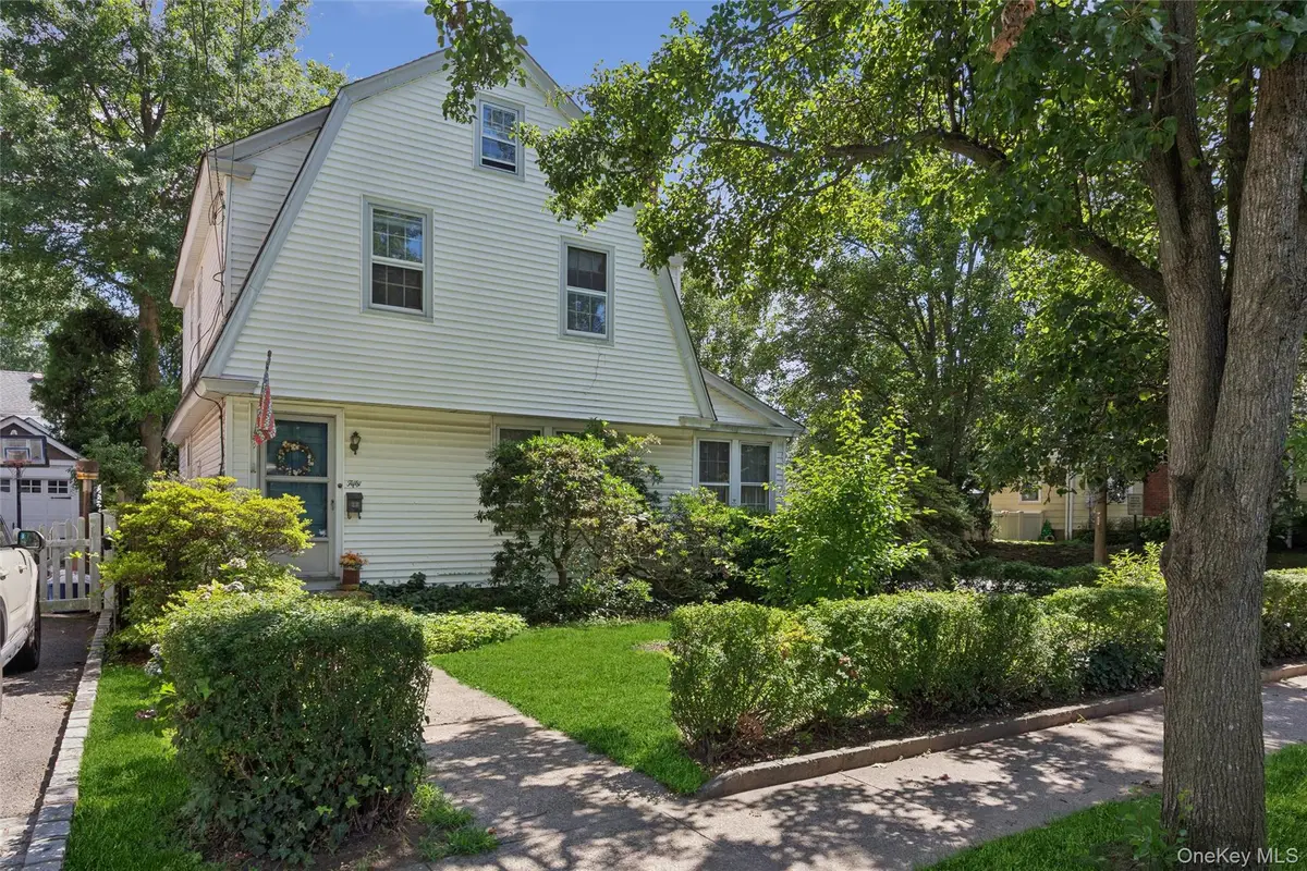 50 Park Avenue, Port Washington, NY 11050 - #1