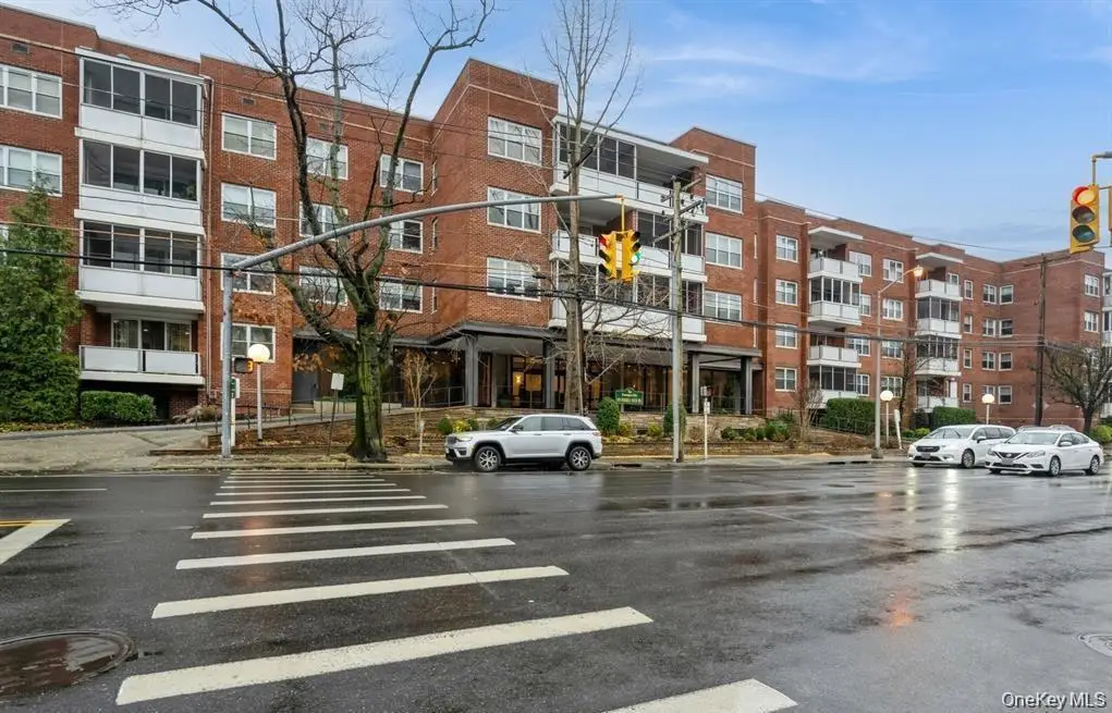 1 Kensington Gate #211, Great Neck, NY 11021 - #1