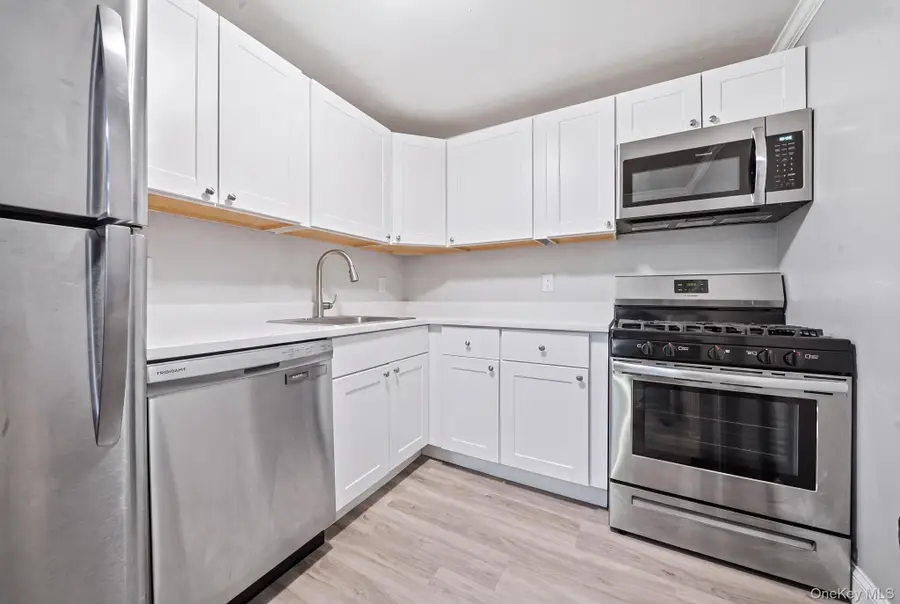 3 Newbrook Lane #3, Bay Shore, NY 11706 - #2