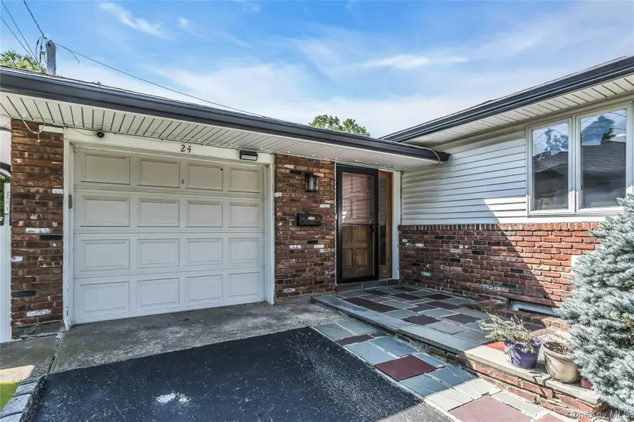 24 Lewis Lane, Port Washington, NY 11050 - #3