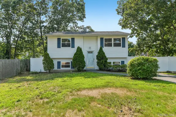 4 Beechwood Drive, Shirley, NY 11967