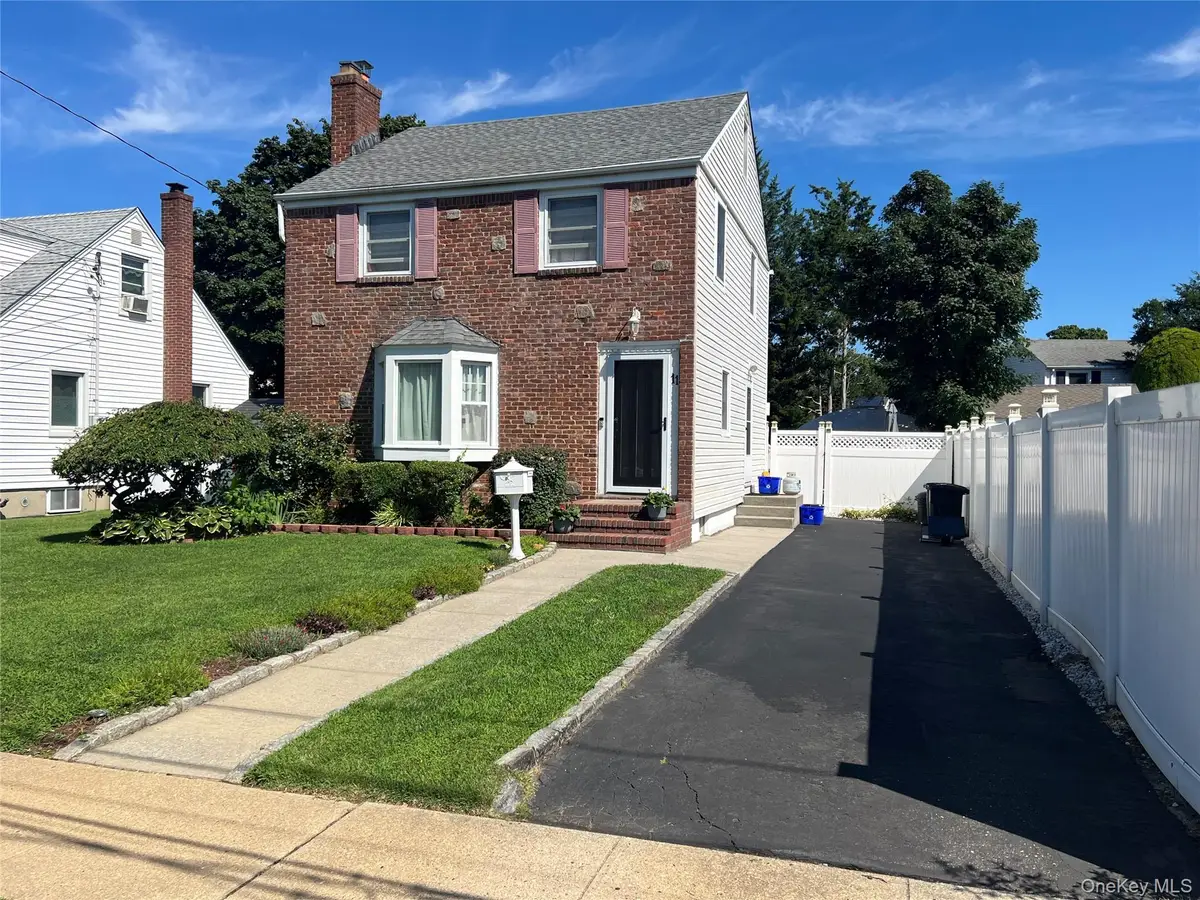 11 Bonaparte Place, Baldwin, NY 11510 - #1