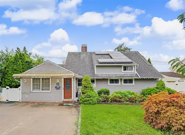 210 Spindle Road, Hicksville, NY 11801