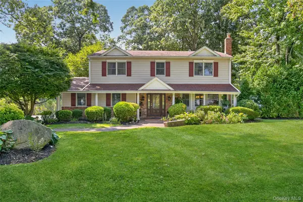 38 Mcculloch Drive, Dix Hills, NY 11746