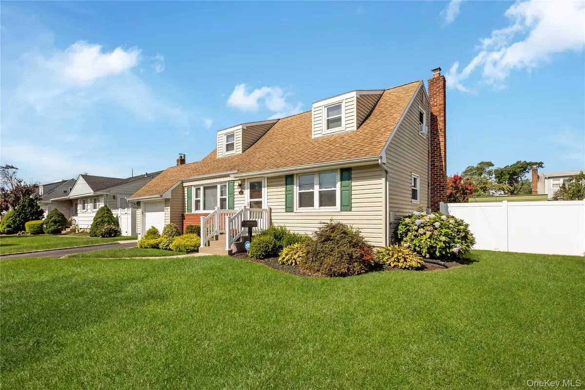 117 Midwood Avenue, Farmingdale, NY 11735 - #1