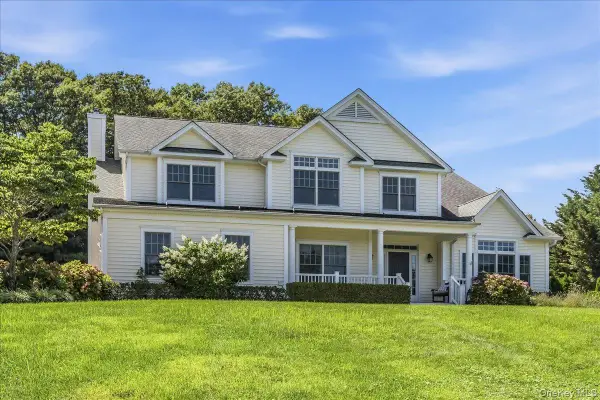 5 Preston Hollow Court, Northport, NY 11768