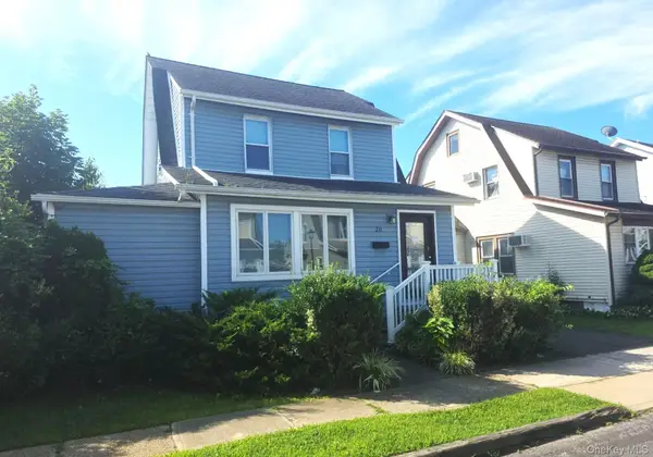 20 Laurel Road, Lindenhurst, NY 11757