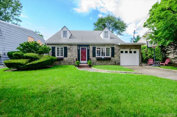 928 Northfield Road, Woodmere, NY 11598