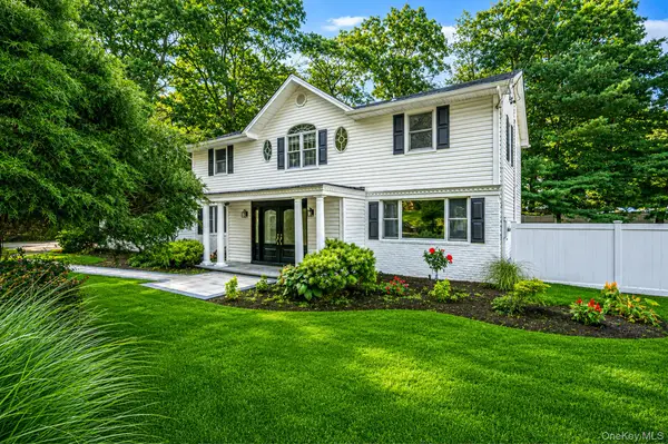 20 Arbor Lane, Dix Hills, NY 11746