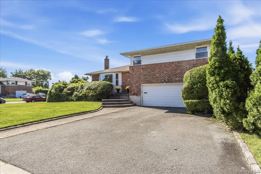 197 Stephen Street, Levittown, NY 11756 - #2