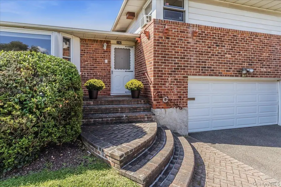 197 Stephen Street, Levittown, NY 11756 - #3