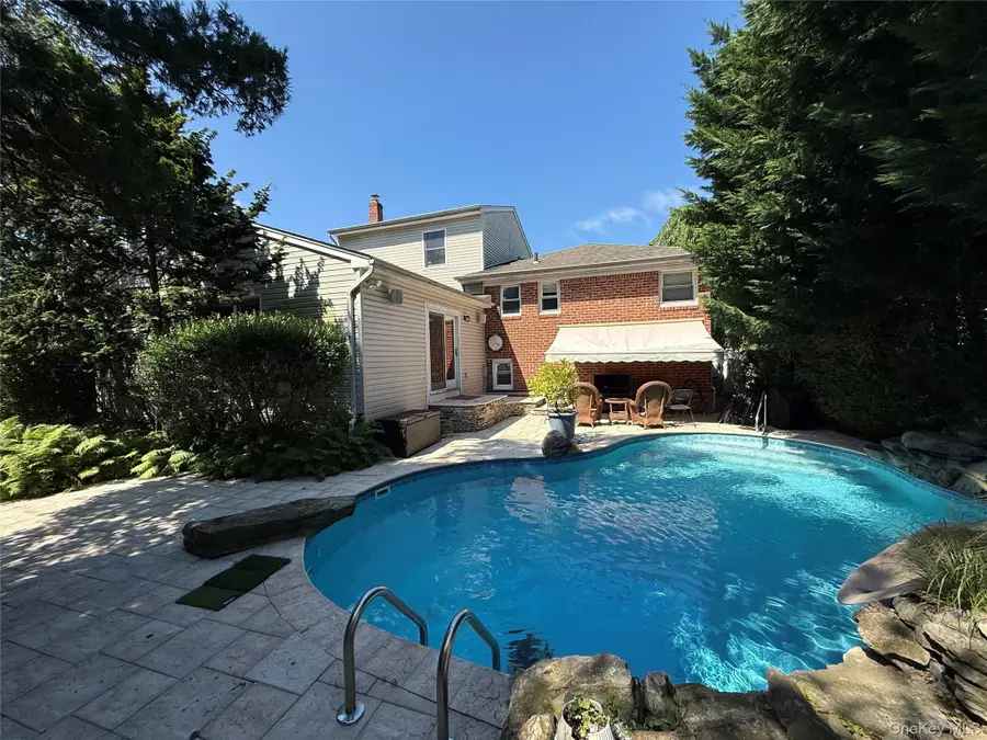 26 Kathleen Drive E, Syosset, NY 11791 - #2