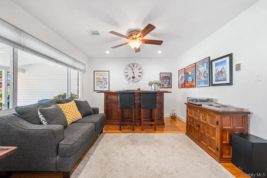 11 Pimlico Drive, Commack, NY 11725 - #3