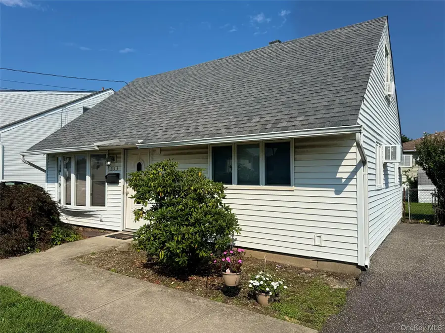 253 Forest Avenue, Massapequa, NY 11758 - #2