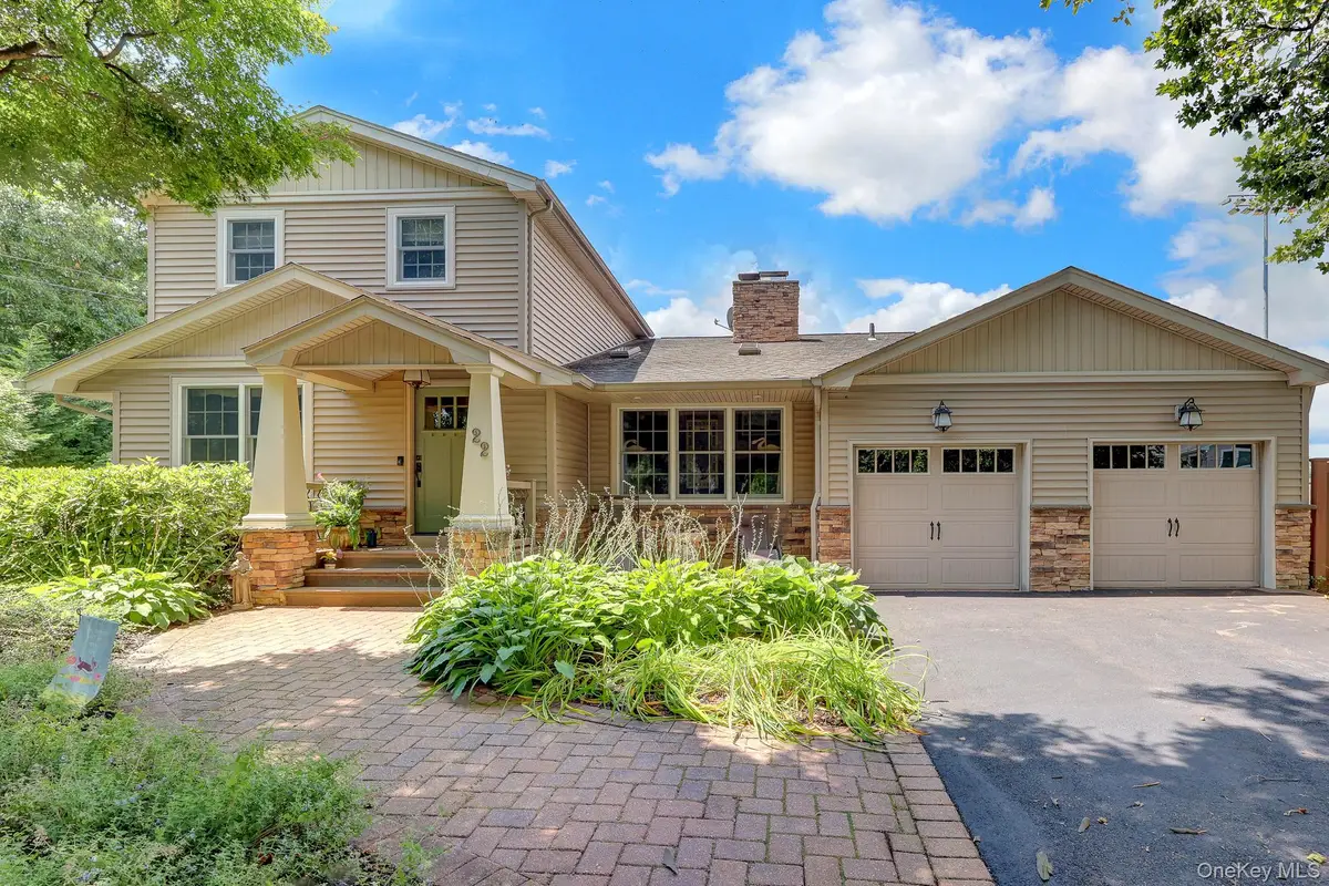 22 Larkspur Drive, West Islip, NY 11795 - #1