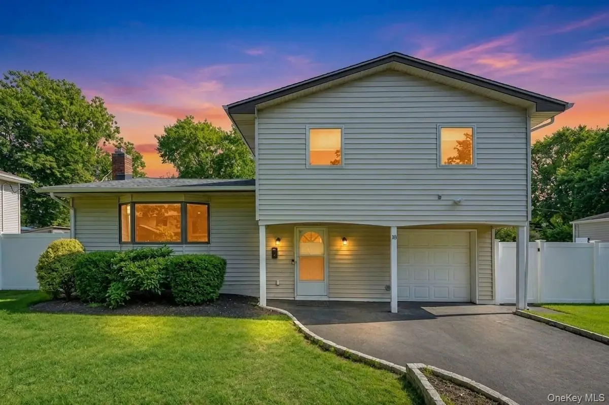 18 Catherwood Crescent, Melville, NY 11747 - #1