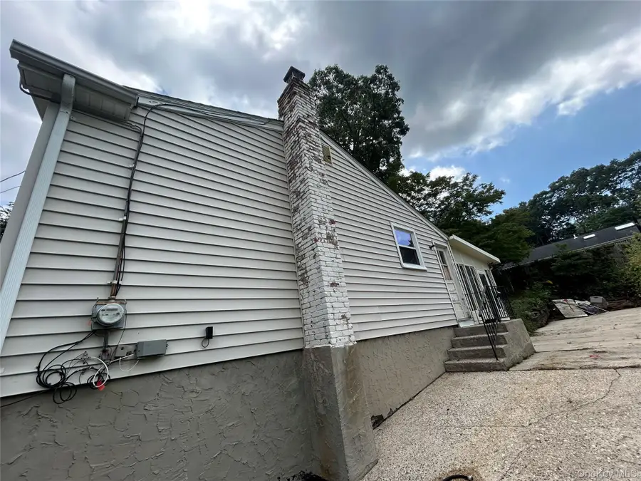 142 New York Avenue, Sound Beach, NY 11789 - #3