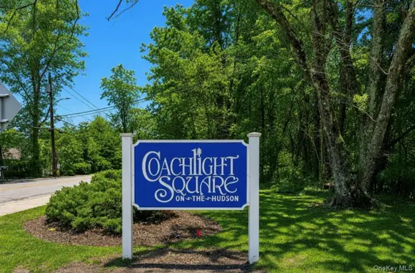 60 Coachlight Square #60, Montrose, NY 10548