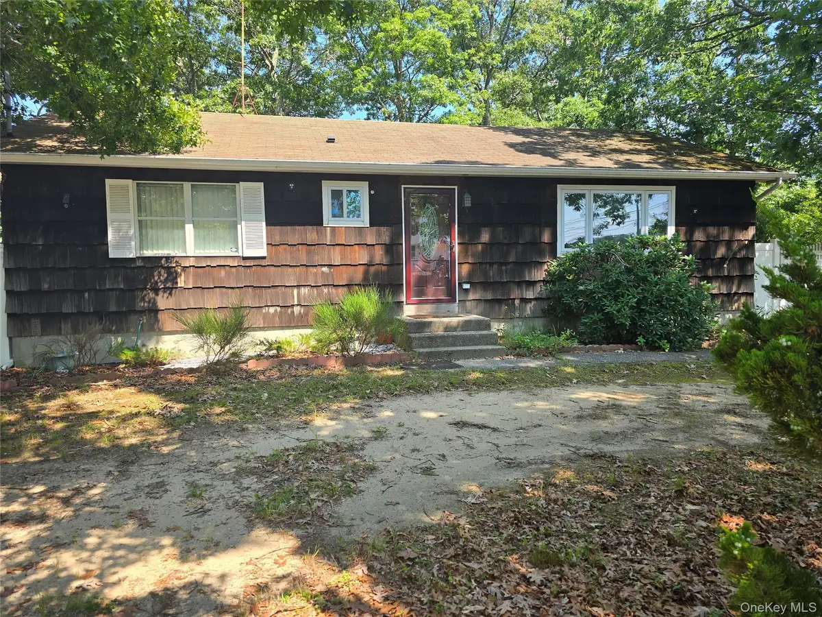 5 Gores Drive, Mastic, NY 11950 - #1