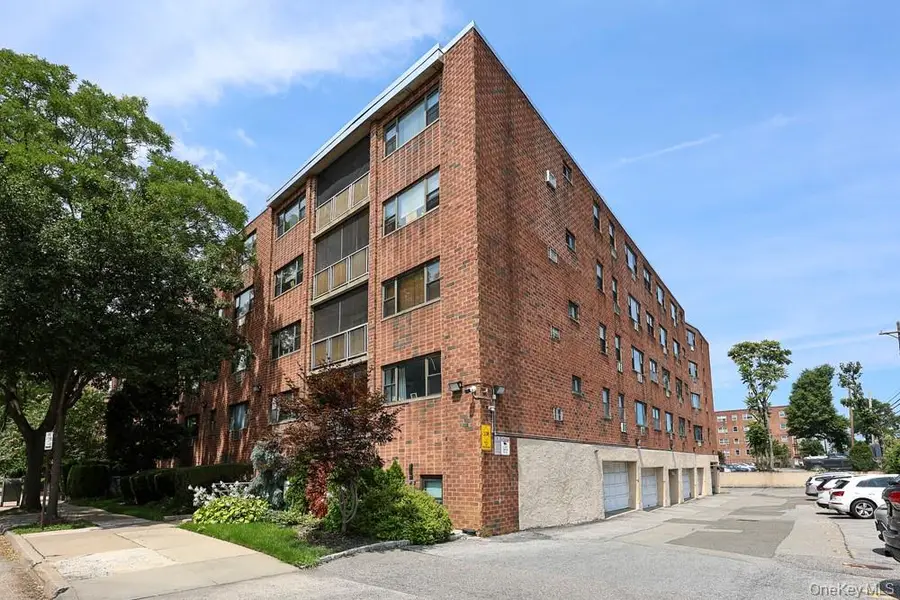 100 Clinton Avenue #2T, Mineola, NY 11501 - #3