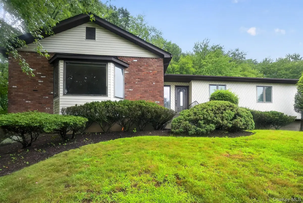 211 Waters Edge, Valley Cottage, NY 10989 - #1