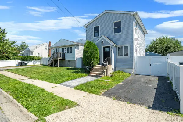 646 S 7th Street, Lindenhurst, NY 11757